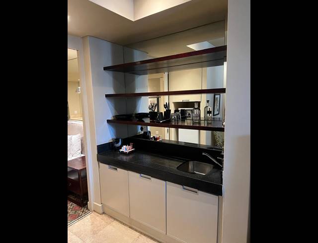 1 BEDROOM APARTMENT FOR SALE IN UMHLANGA RIDGE